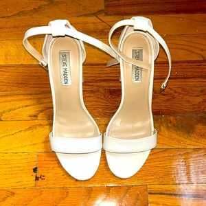 Perfect condition STEVE MADDEN SIZE 8 WHITE HEELS.